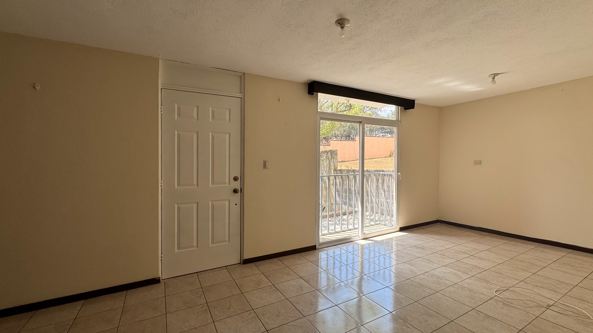 Apartamento en alquiler en Balcones de San Cristóbal - Image 1